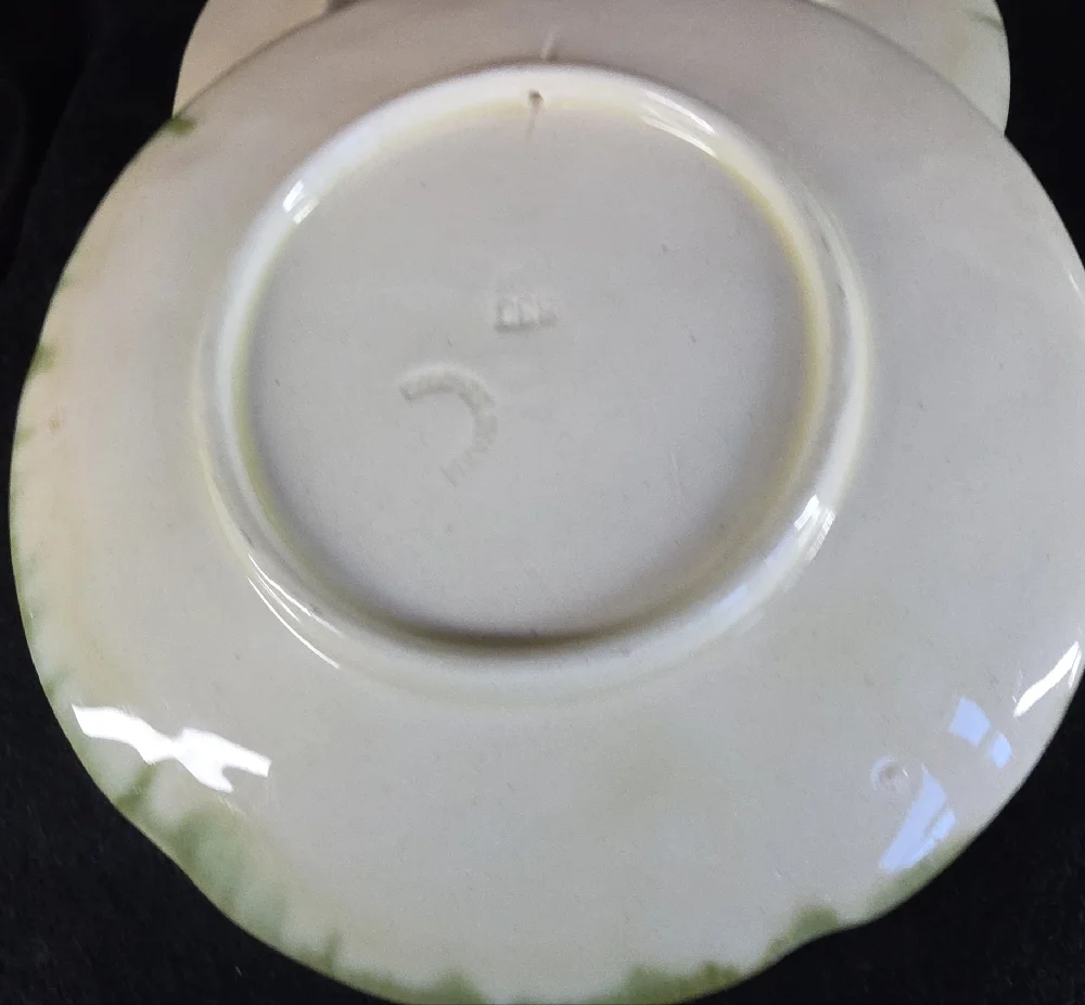 VTG Majolica Green Grapes and Leaves 1920-33 Czechoslovakia #830 7” Salad Plate